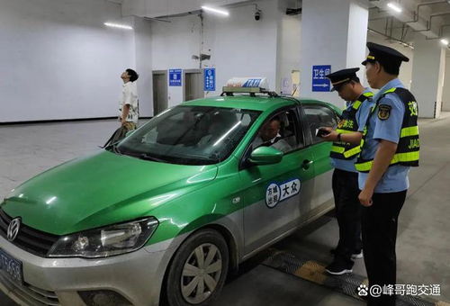 南陽(yáng)市交通執(zhí)法支隊(duì)開展全市出租汽車市場(chǎng)統(tǒng)一夜查行動(dòng)